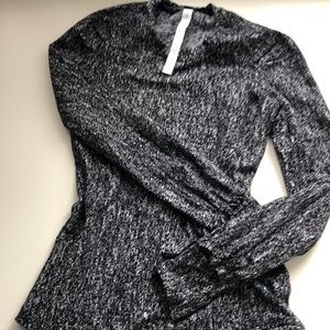 Lululemon black/grey pattern top